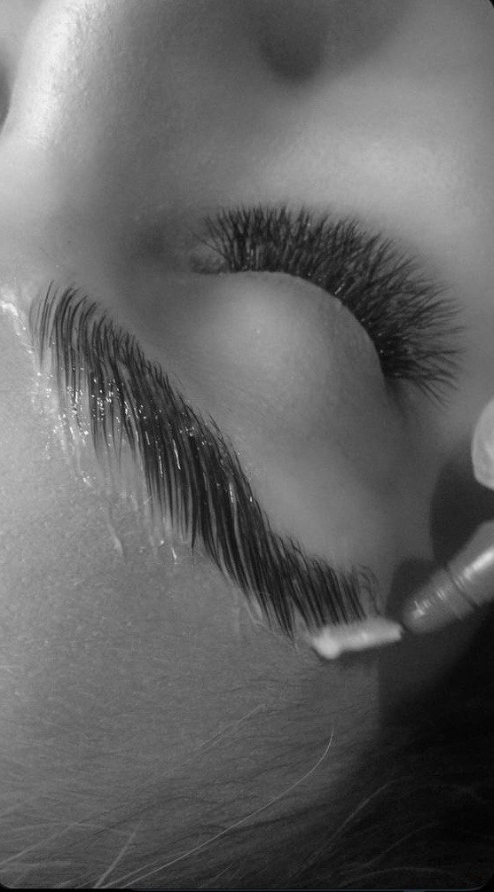 Коррекция бровей